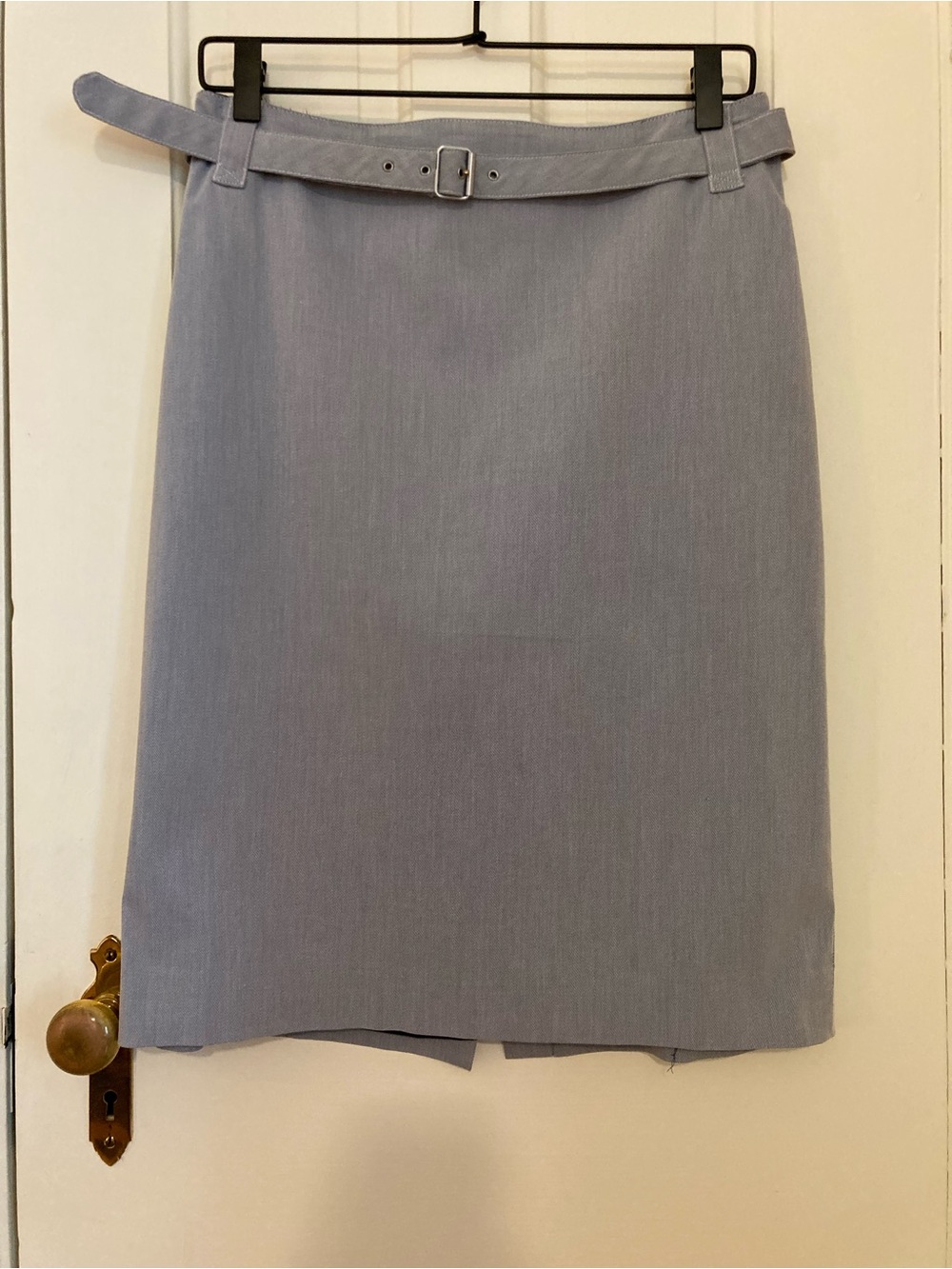 Pale gray lightweight, lined skirt with belt by Worth